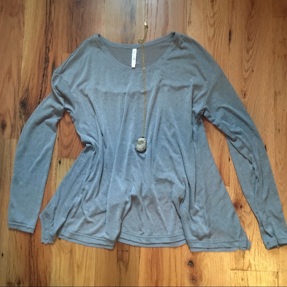 Boutique Lightweight swingy grey top size S